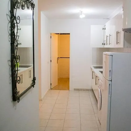 Apartamento Con Piscina Y Wifi En La Caleta Apartamento *